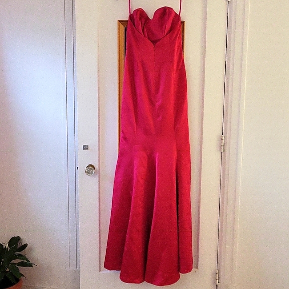 Mermaid Bridesmaid Gown - Picture 3 of 6